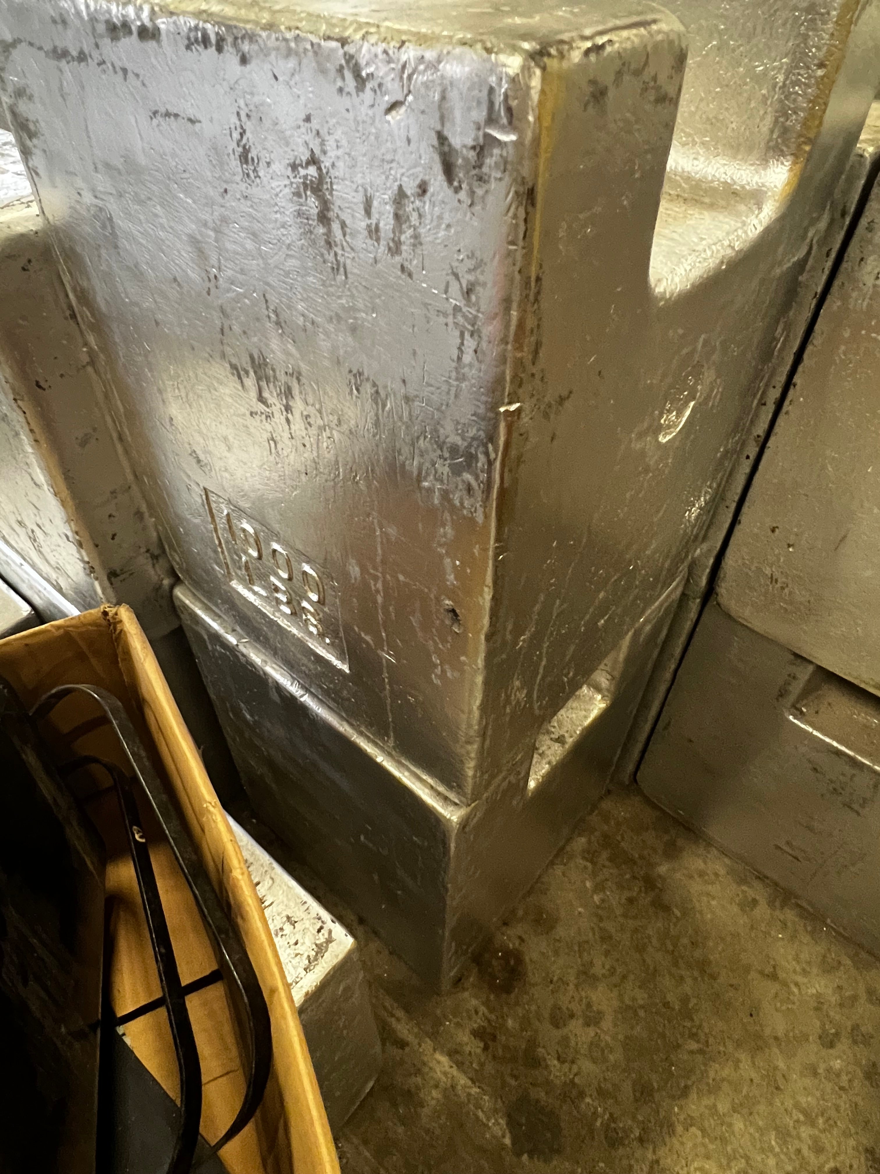 Used Non-Branded 1,000 lb Test Weights, 2 Available - For Sale in Michigan