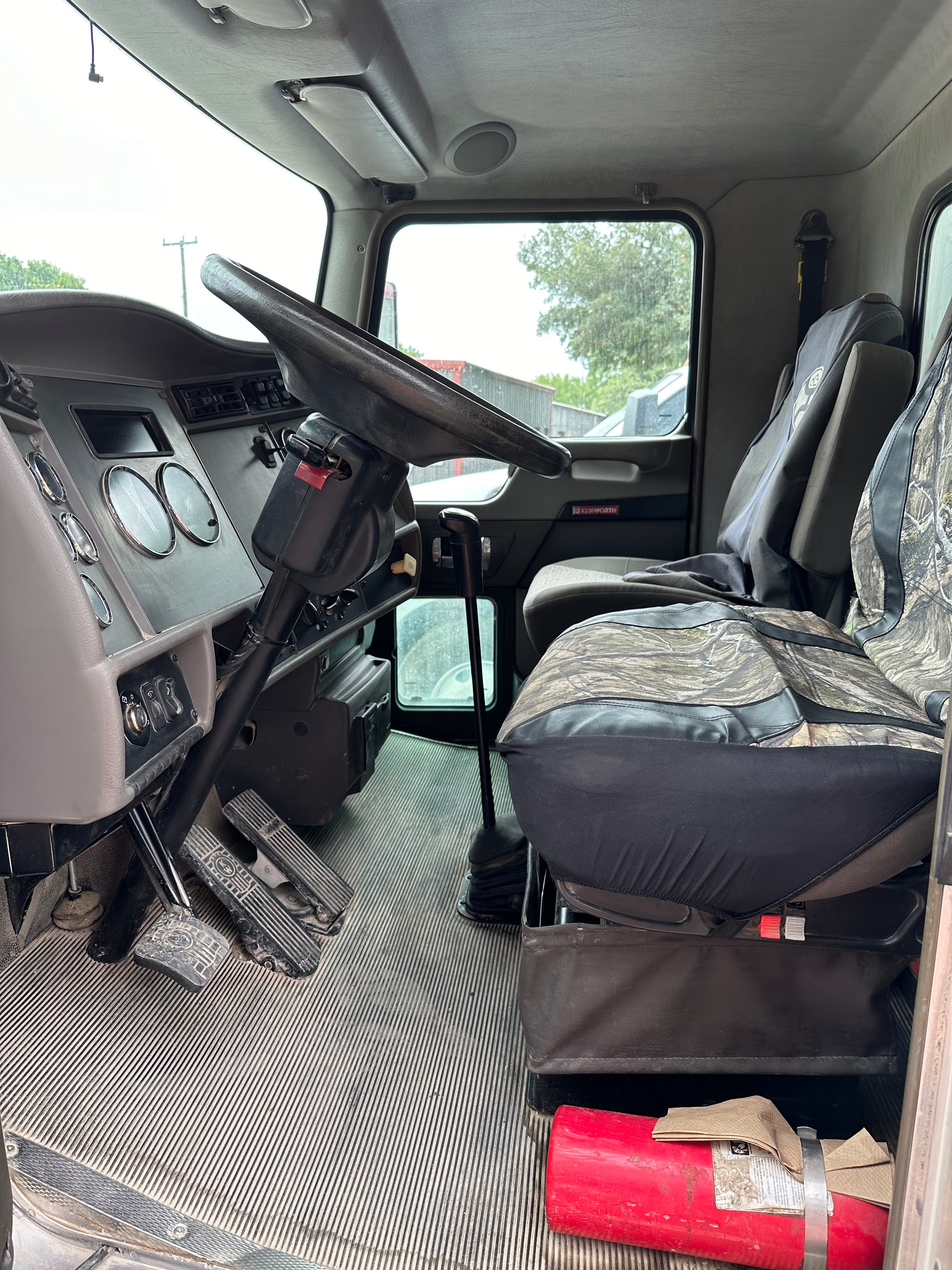 Used 2014 Kenworth Box Test Truck w/Hoist