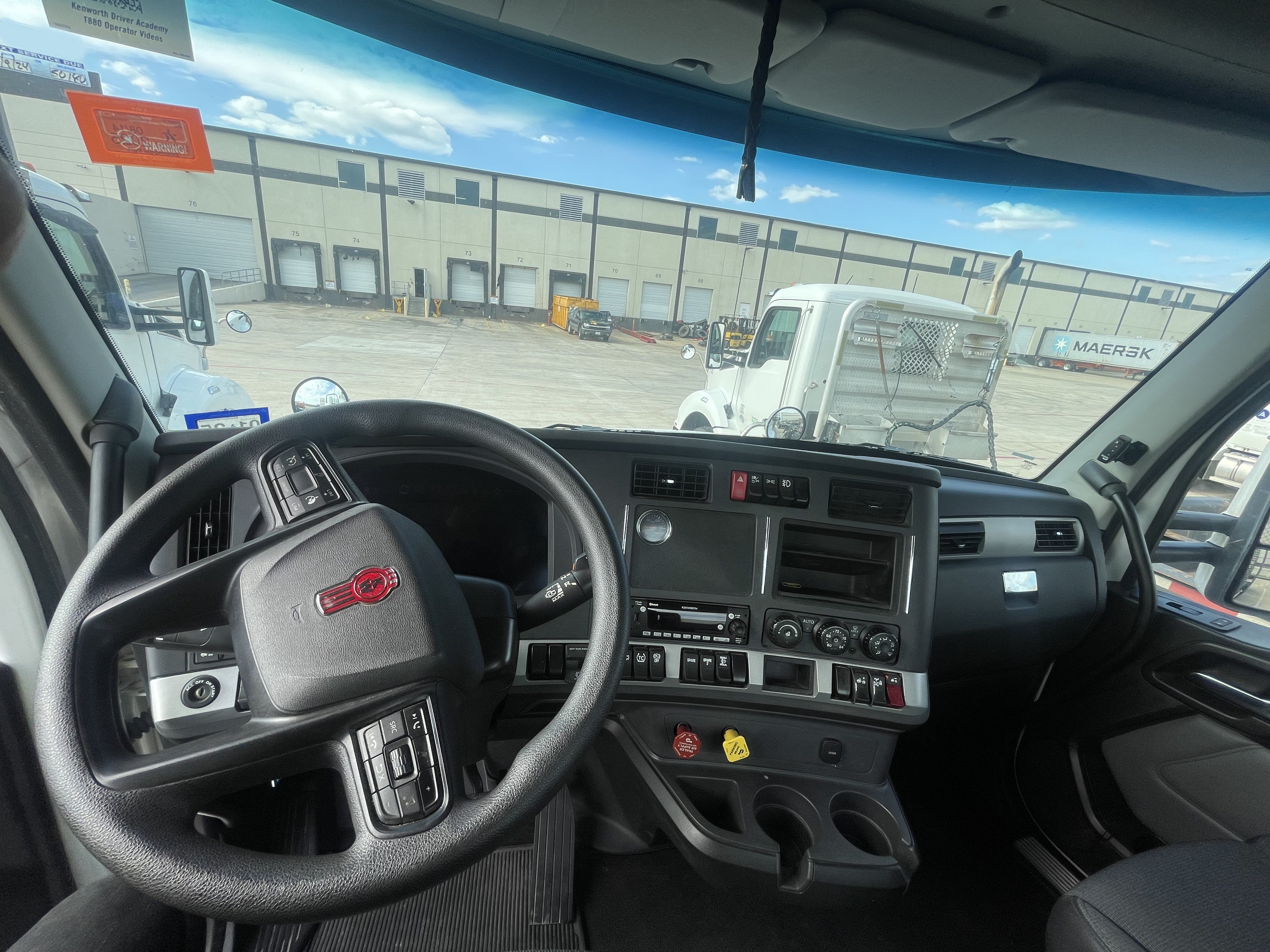 Lot of Kenworth T880 2022 Trucks (7 total) and Chassis (14 total)