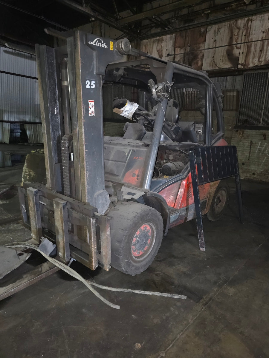 Lot of Used Linde Forklifts Models H50 (7 units) and H30 (1 unit)