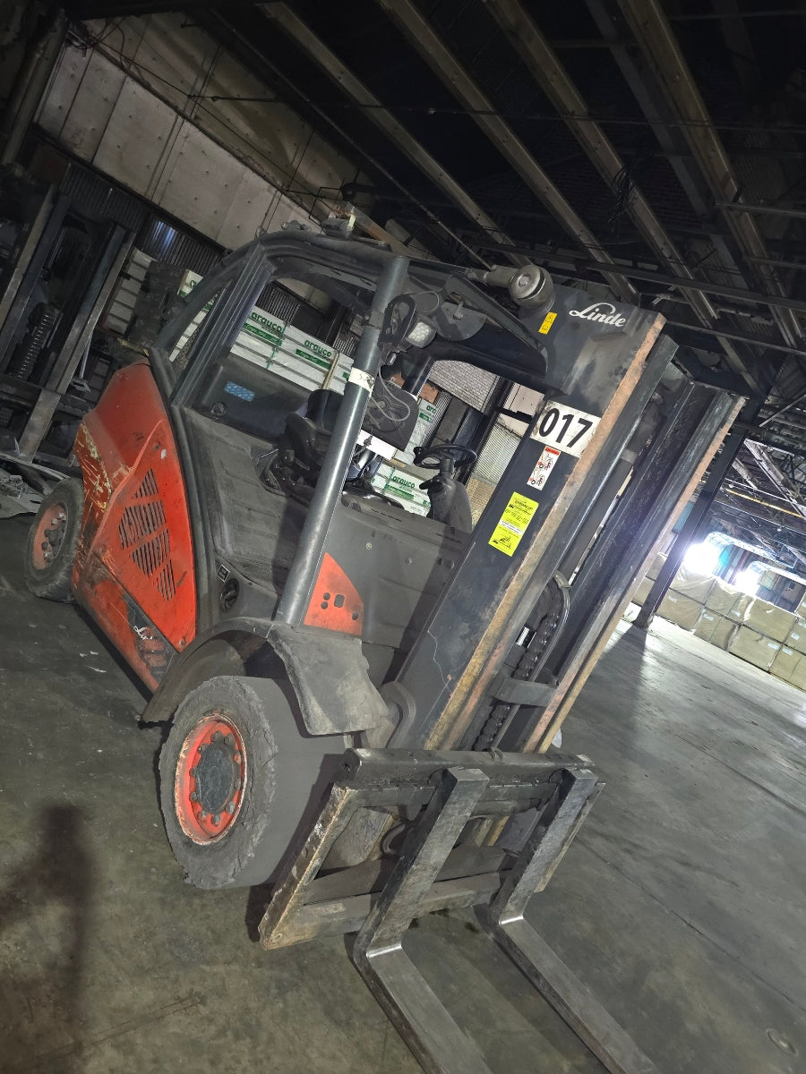 Lot of Used Linde Forklifts Models H50 (7 units) and H30 (1 unit)