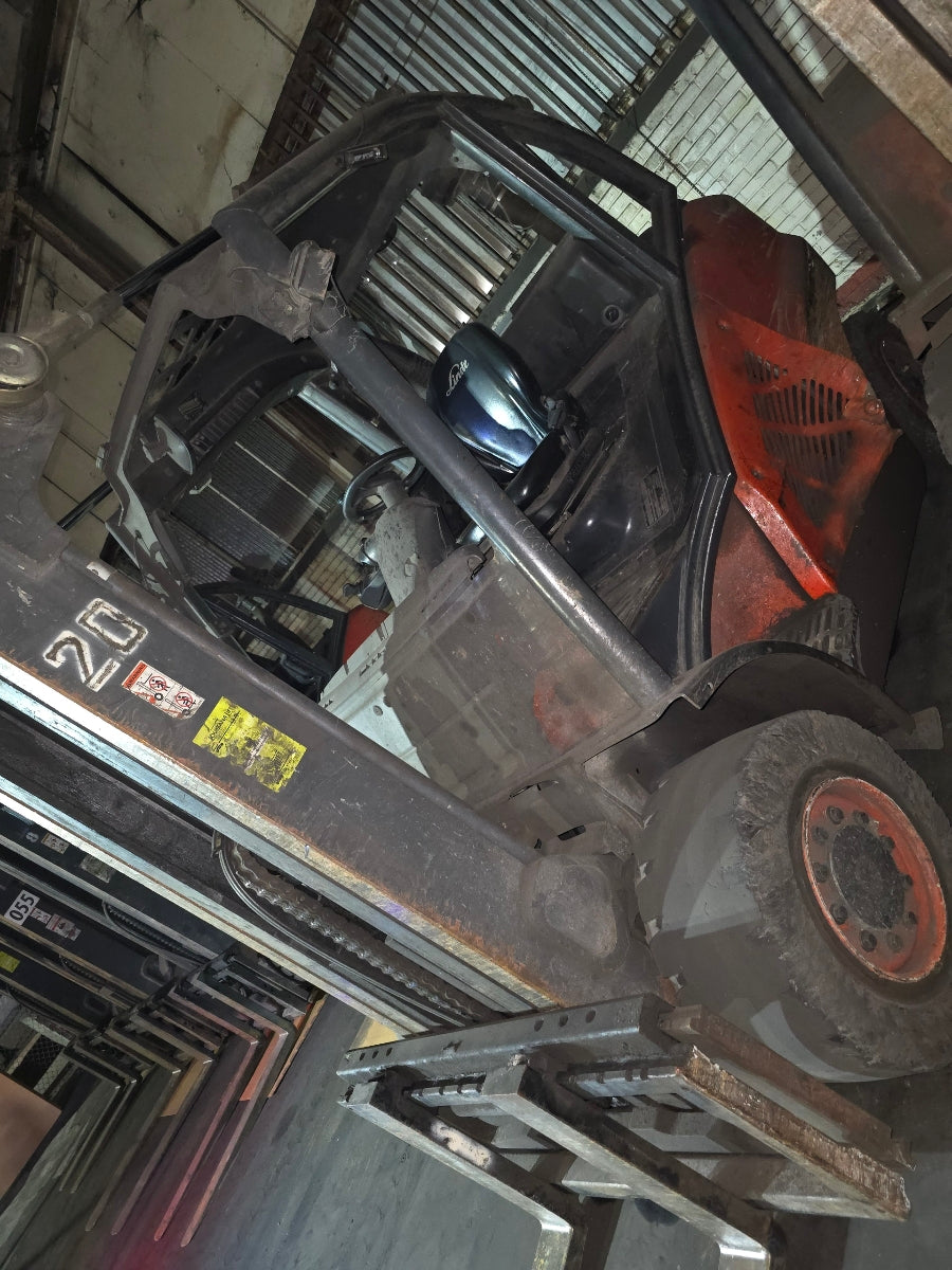 Lot of Used Linde Forklifts Models H50 (7 units) and H30 (1 unit)