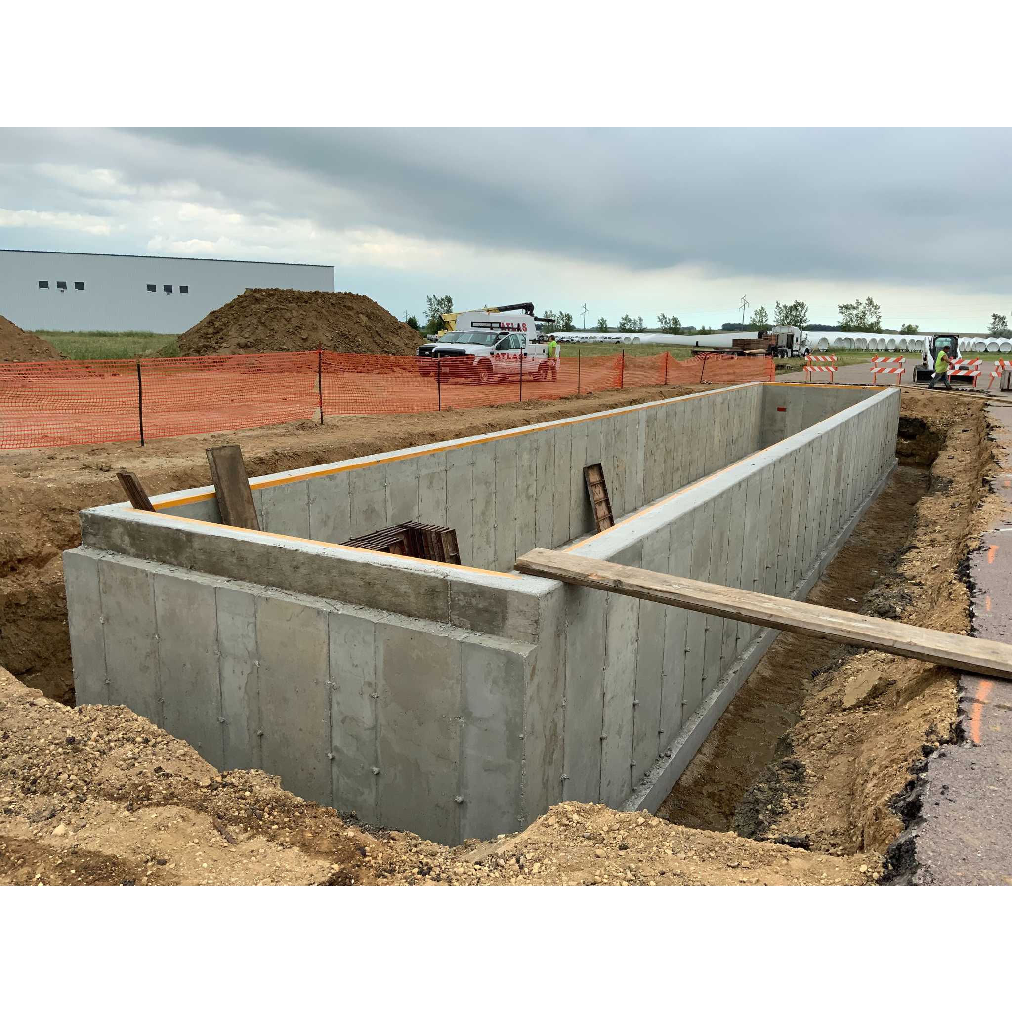 Advanced 6” Concrete Scale Pit Forms – 80’ x 12’ Complete Set w/ Panels & Brackets