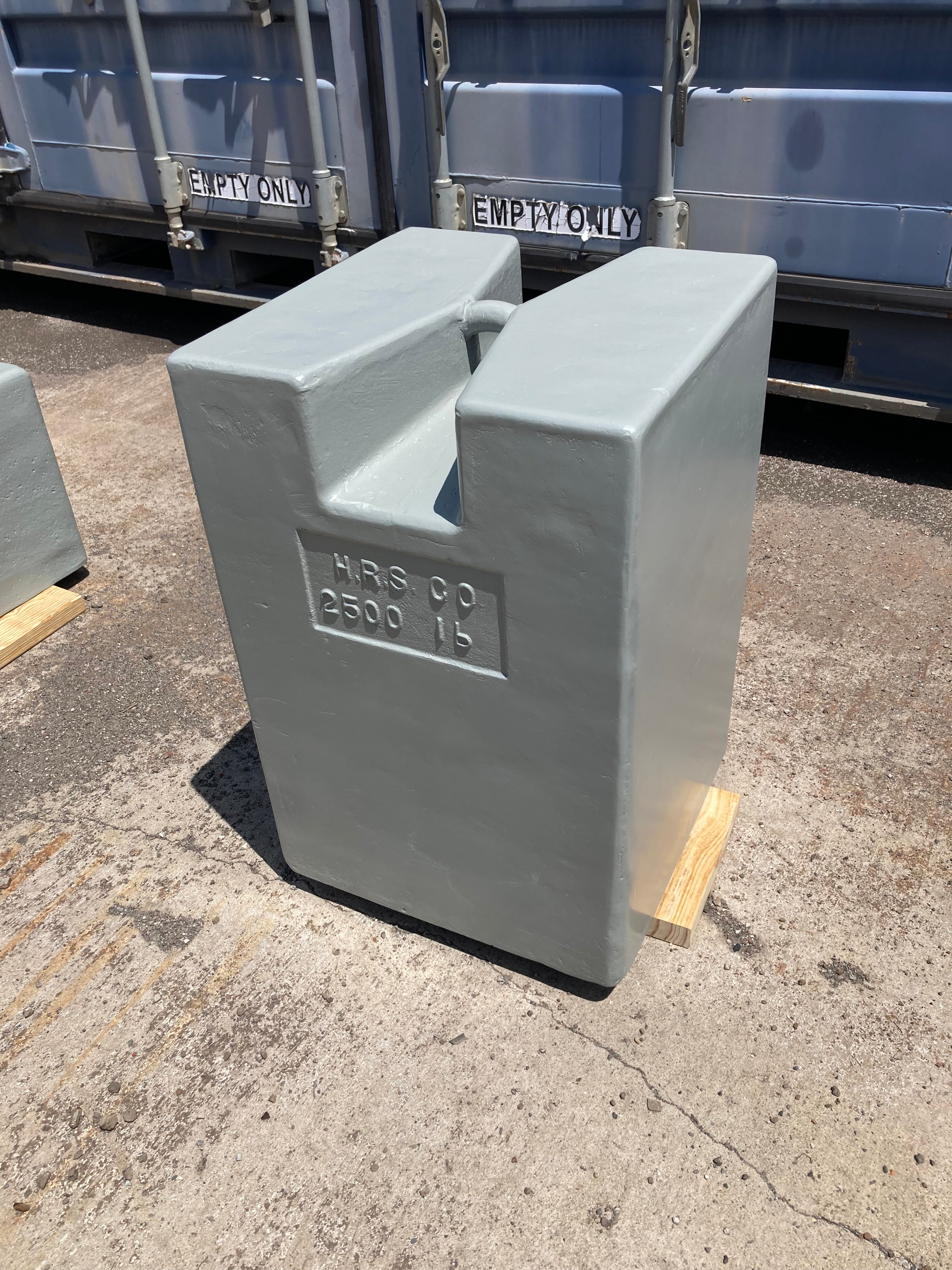 1 used H.R.S. CO. 2,500 LB Block style test weight-For Sale in OH