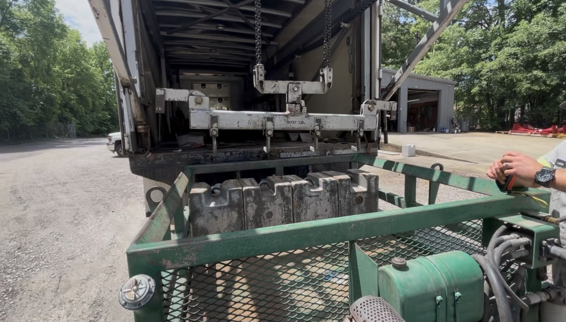 2015 Kenworth T800 Test Truck with Kanawha Crane System – Used Heavy-Duty Box Truck for Sale