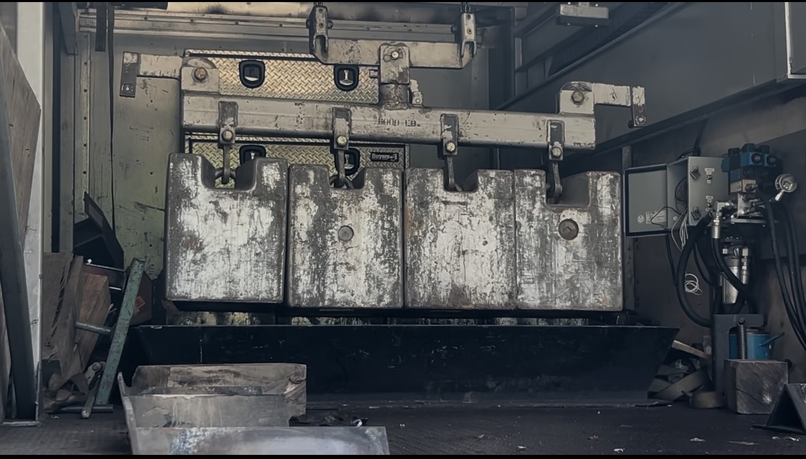 2015 Kenworth T800 Test Truck with Kanawha Crane System – Used Heavy-Duty Box Truck for Sale