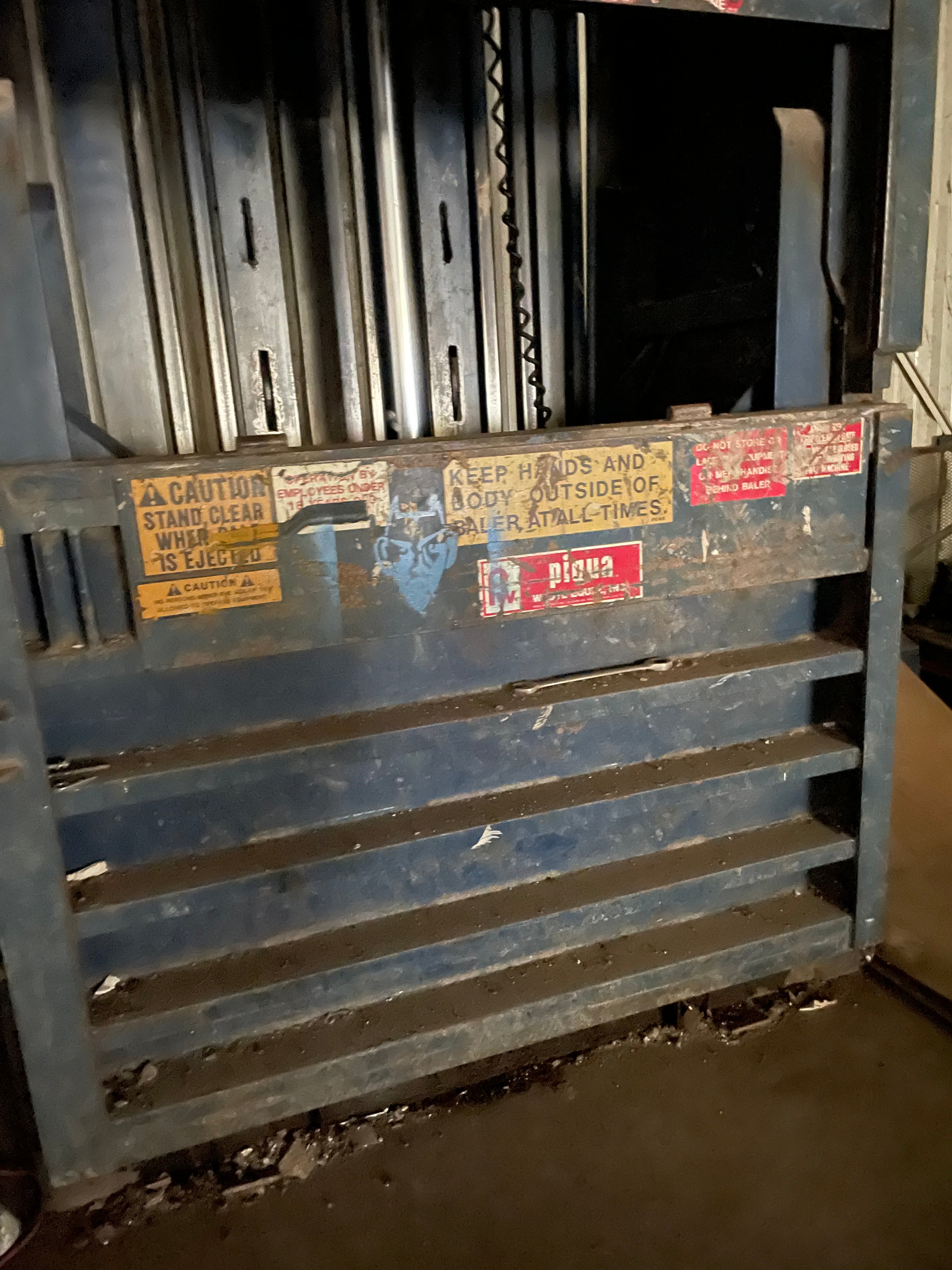 Used Piqua HD2200 High Density Vertical Baler - For Sale In Louisiana