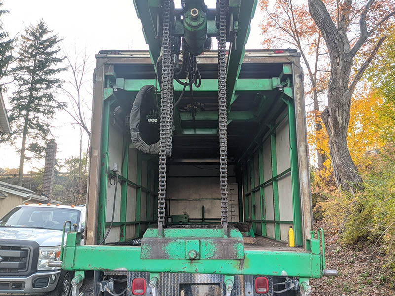 Used 24 Foot Long Box Truck with Built-In Hydraulic Crane - For Sale in New Jersey