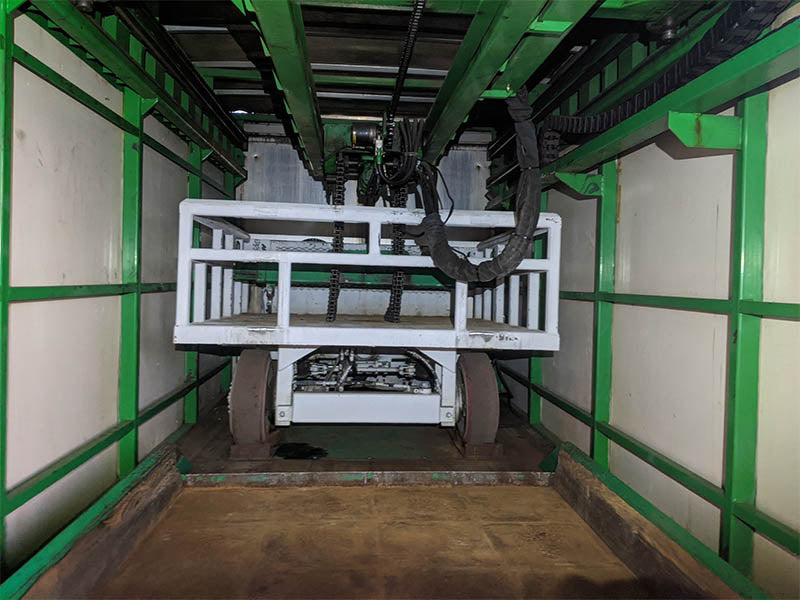 Used 24 Foot Long Box Truck with Built-In Hydraulic Crane - For Sale in New Jersey