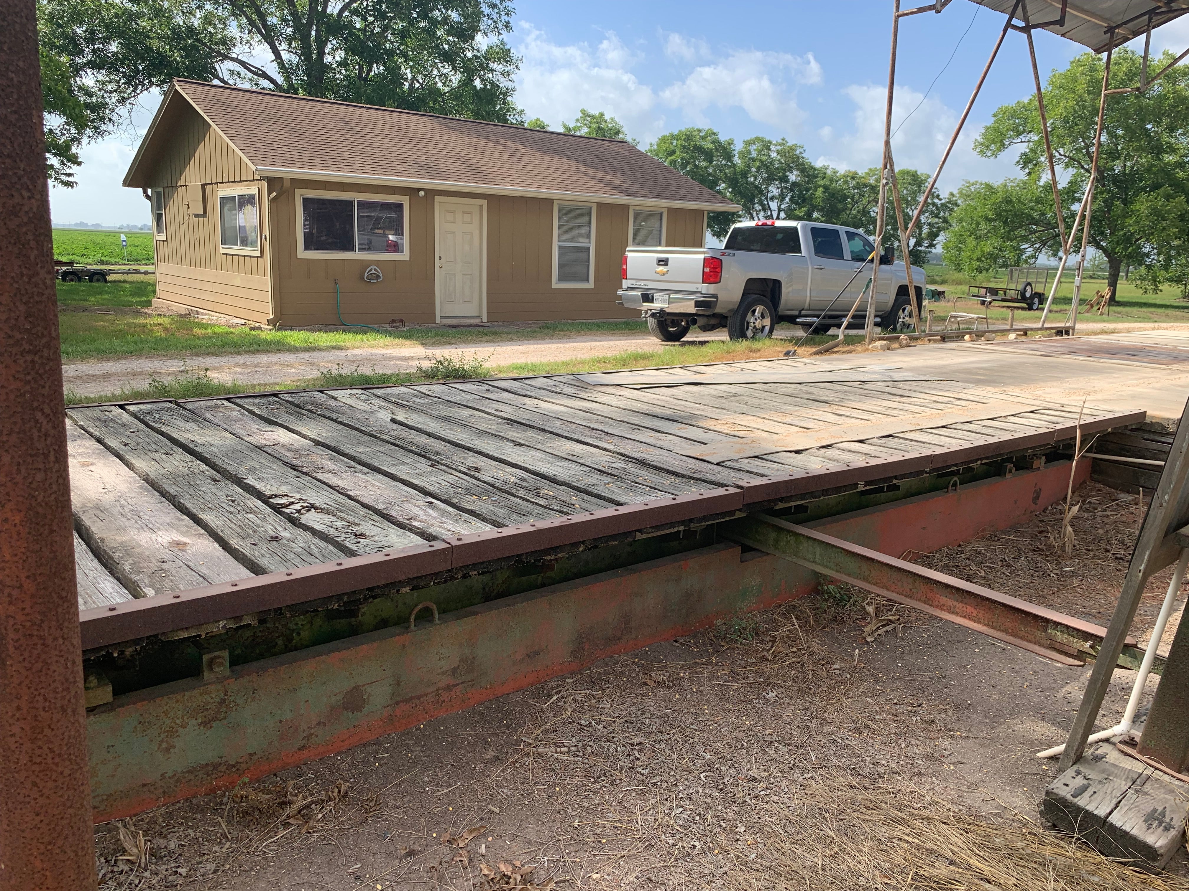 Used Howe Mechanical Truck Scale 25 x 10 - For Sale in Texas