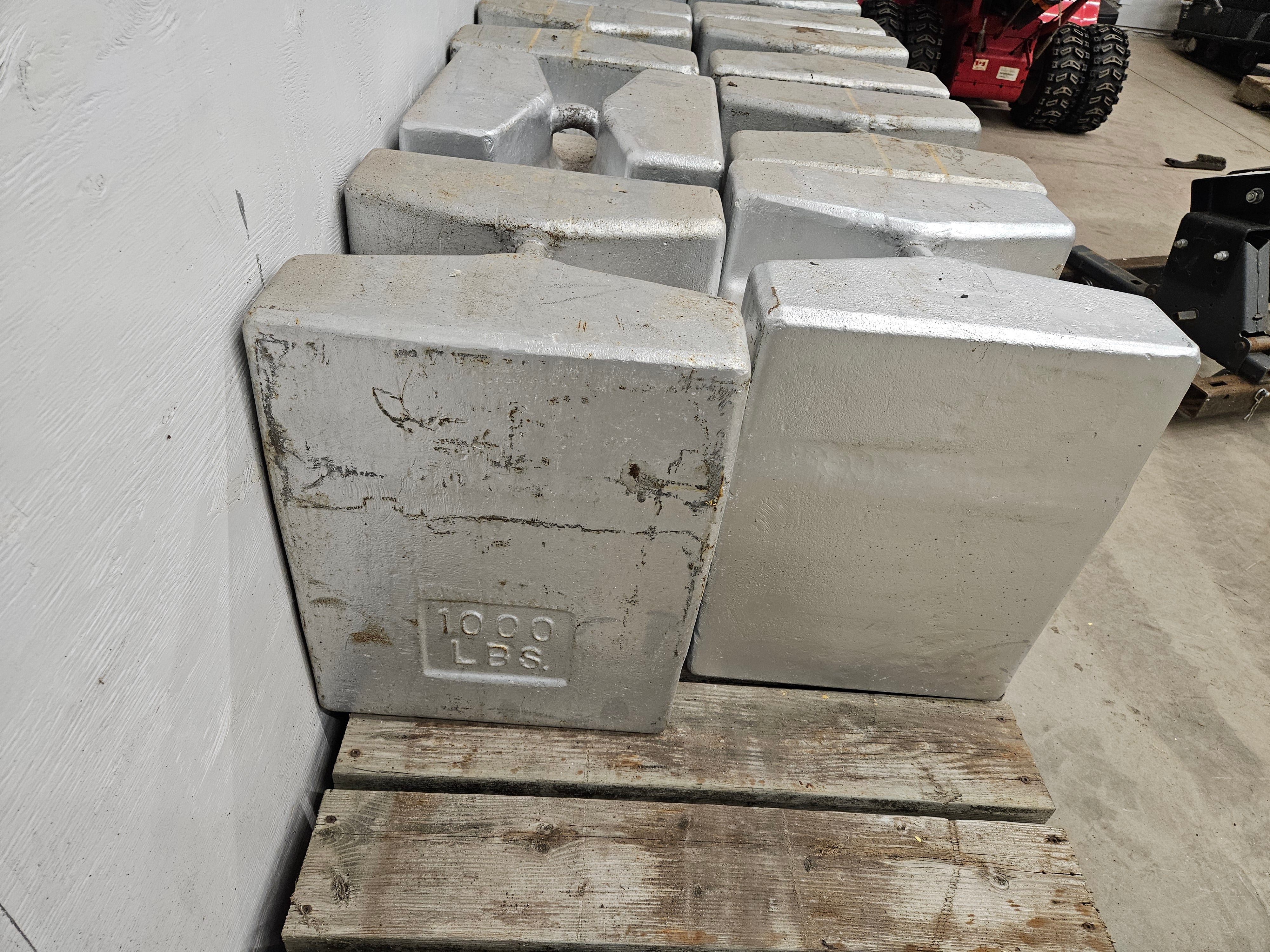 Used Set Of Ten (10) Un-Branded 1,000 Lb Test Weights