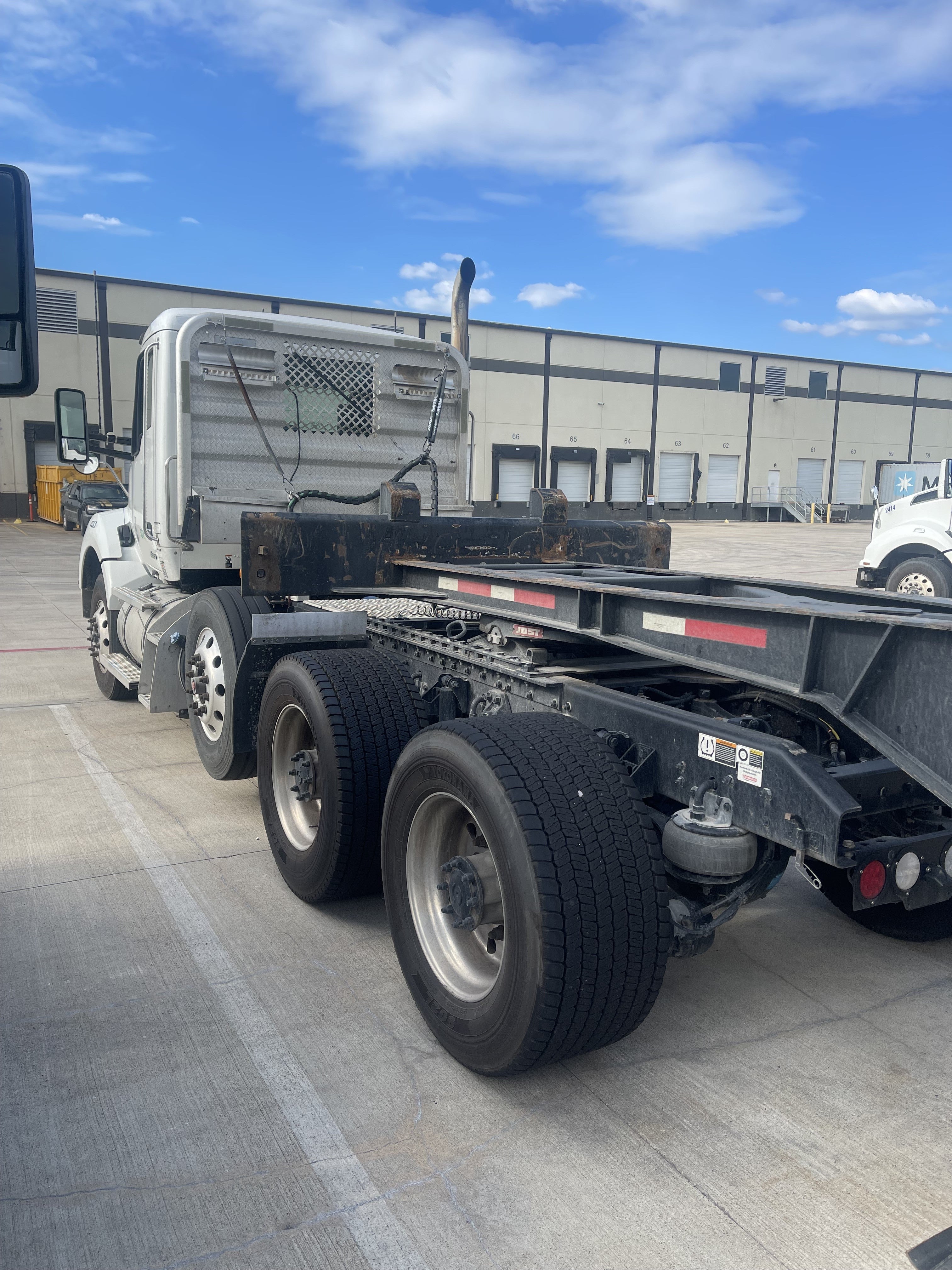 Lot of Kenworth T880 2022 Trucks (7 total) and Chassis (14 total)