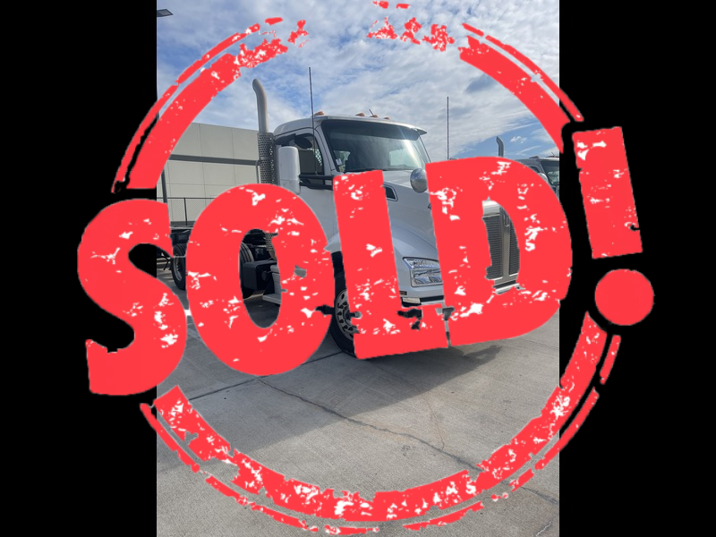 Lot of Kenworth T880 2022 Trucks (7 total) and Chassis (14 total)