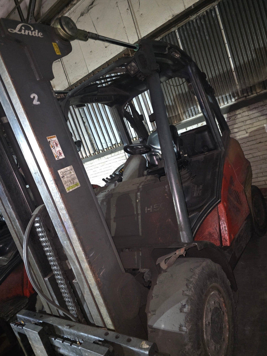 Lot of Used Linde Forklifts Models H50 (7 units) and H30 (1 unit)