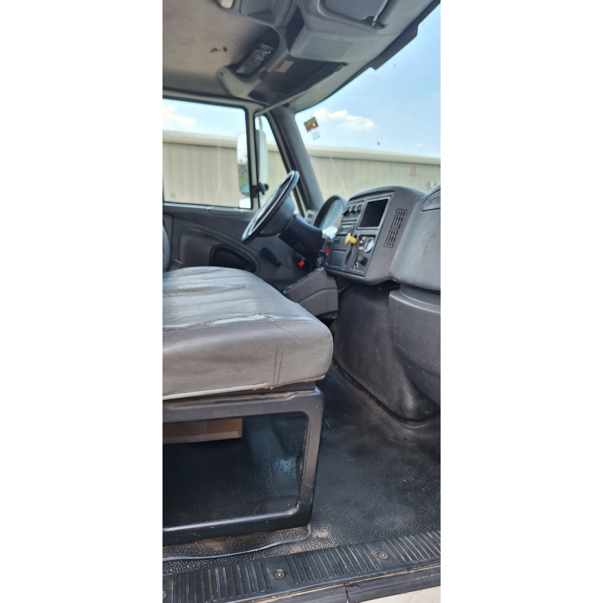 2007 International 4400 Test Truck with IMT 725-2H Crane – Texas