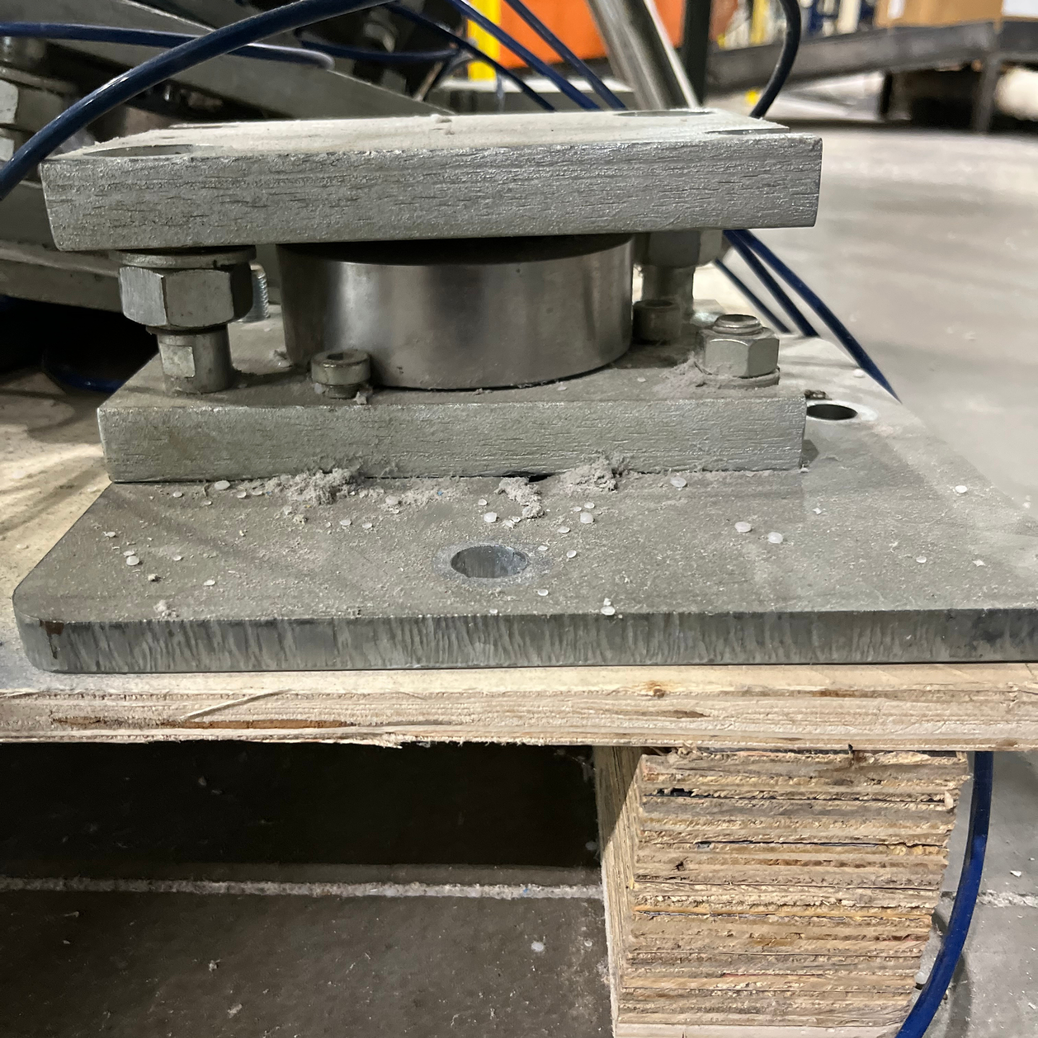 Lot of (32) Used Thame Side T20 Load Cells & Mounts - For Sale In Texas