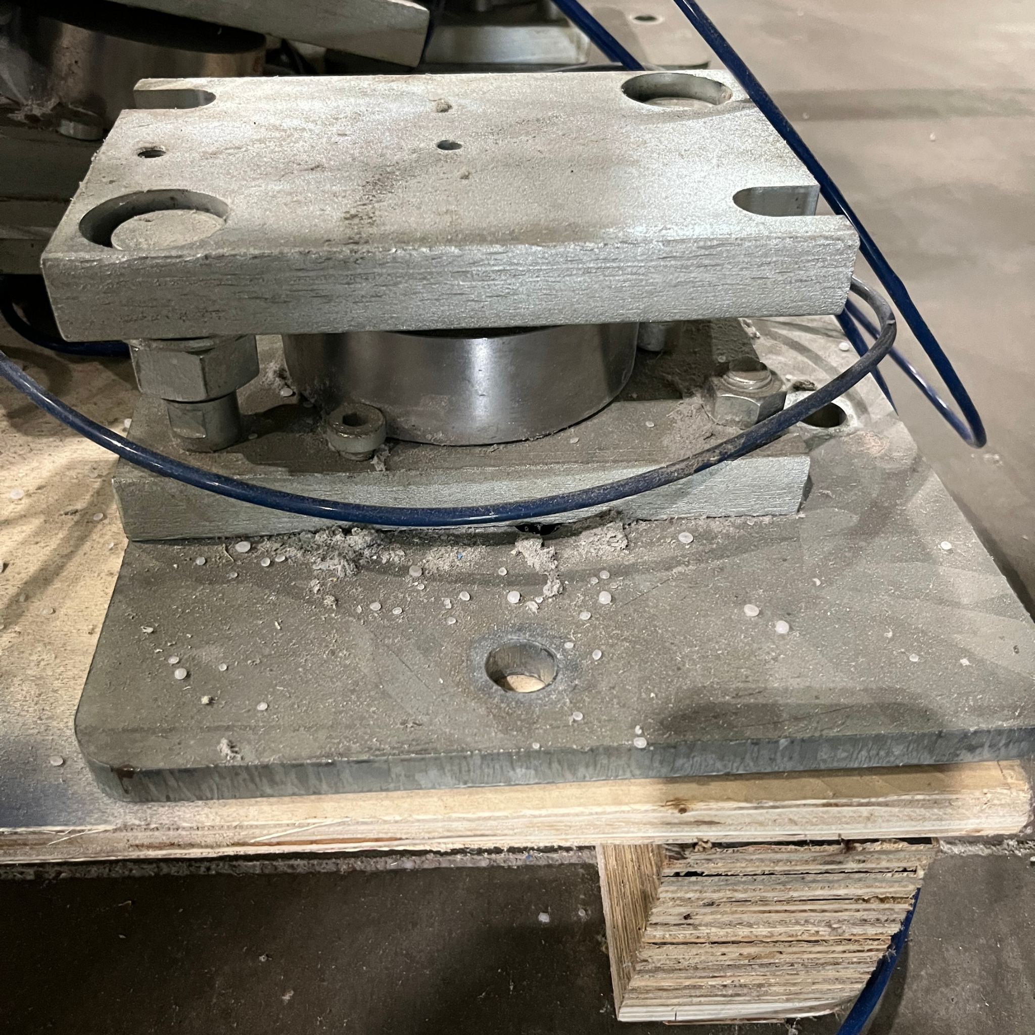 Lot of (32) Used Thame Side T20 Load Cells & Mounts - For Sale In Texas