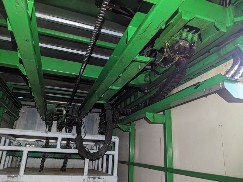 Used 24 Foot Long Box Truck with Built-In Hydraulic Crane - For Sale in New Jersey